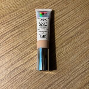 IT Cosmetics CC+ Nude Glow Lightweight Foundation New light medium color